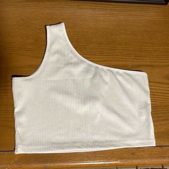 Ribbed One Should Crop Top - Picture 1 of 4